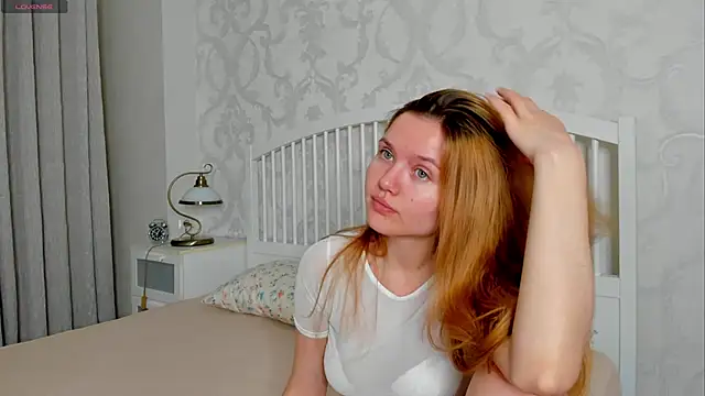 Snapshot of Eva__Lewis chatting on June 5, 6:52 am Eva Lewis online show from June 5, 6:52 am