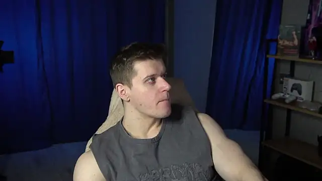 Snapshot of Bruno_Banani chatting on February 2, 7:01 pm Bruno Banani online show from February 2, 7:01 pm