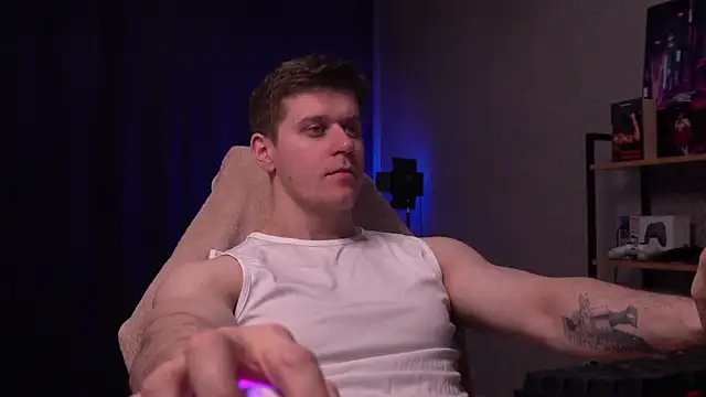 Snapshot of Bruno_Banani chatting on February 9, 7:51 pm Bruno Banani online show from February 9, 7:51 pm