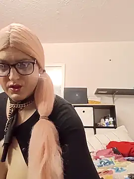 sissytrapdolly24 online show from April 17, 3:31 am