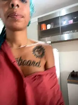 Snapshot of sammoura01 chatting on November 8, 11:43 am sammoura01 online show from November 8, 11:43 am