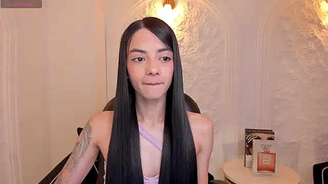 Snapshot of HannahJamesX chatting on November 2, 5:04 pm HannahJamesX online show from November 2, 5:04 pm