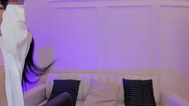 Snapshot of HannahJamesX chatting on February 18, 12:34 pm HannahJamesX online show from February 18, 12:34 pm