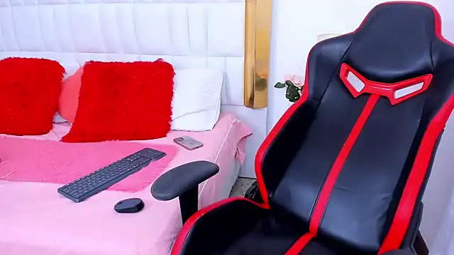 MadelineJackson online show from January 9, 4:30 am