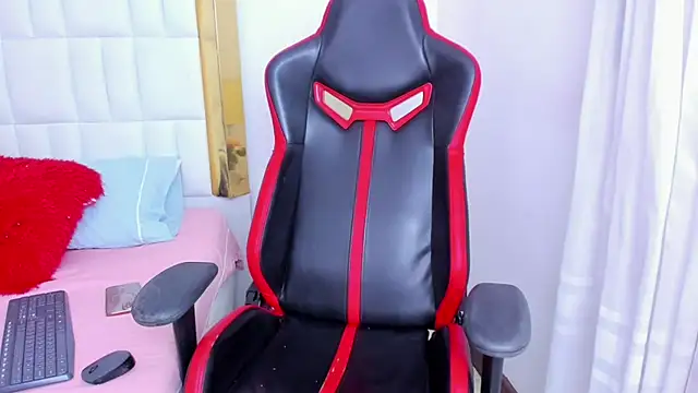 MadelineJackson online show from February 16, 5:37 am