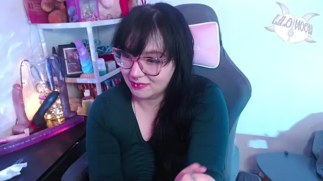 LiloMoon69 online show from December 14, 6:35 am
