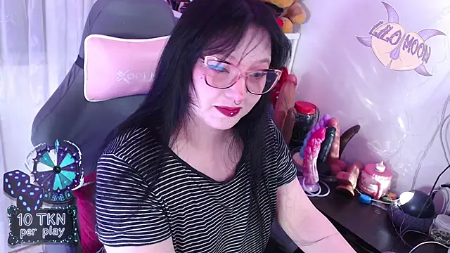 LiloMoon69 online show from January 8, 8:11 pm