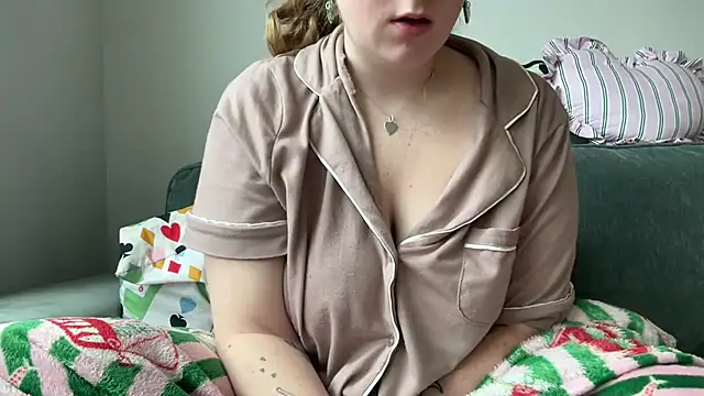 Snapshot of lilsbabyxo chatting on June 7, 9:35 am lilsbabyxo online show from June 7, 9:35 am