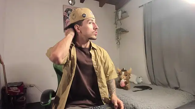 Valentino Xander online show from February 8, 4:27 am