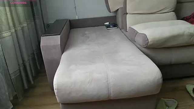 MilaaMilaa online show from December 18, 4:07 am