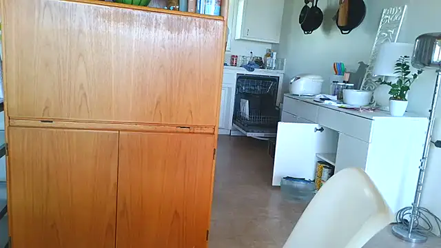 costanza7070 online show from April 13, 9:09 pm