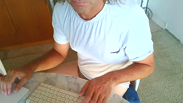 Snapshot of costanza7070 chatting on June 29, 10:21 pm costanza7070 online show from June 29, 10:21 pm