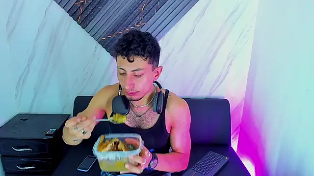 Piggy Eddy online show from November 27, 8:11 pm