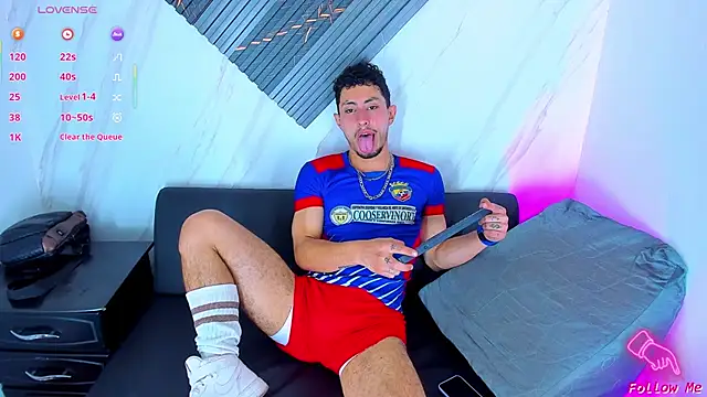 Piggy Eddy online show from December 4, 8:28 pm