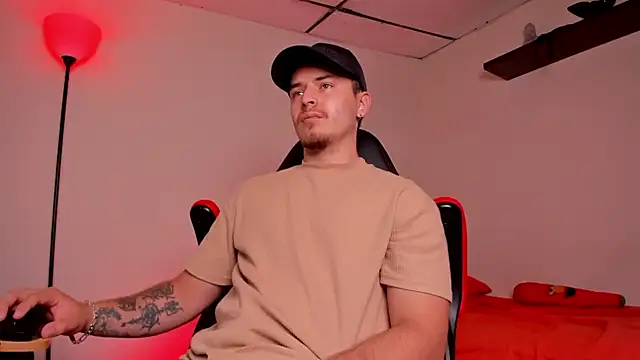 Snapshot of james_connor2 chatting on October 18, 7:03 pm james connor2 online show from October 18, 7:03 pm