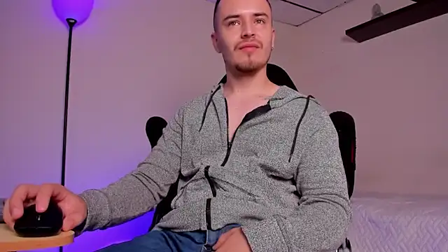 Snapshot of james_connor2 chatting on November 16, 2:55 pm james connor2 online show from November 16, 2:55 pm