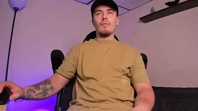 Snapshot of james_connor2 chatting on November 29, 8:01 pm james connor2 online show from November 29, 8:01 pm