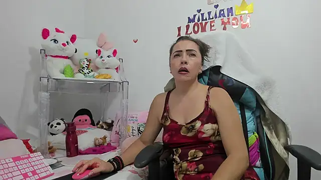 GatitaSexy Hotwet4u online show from December 10, 11:30 pm