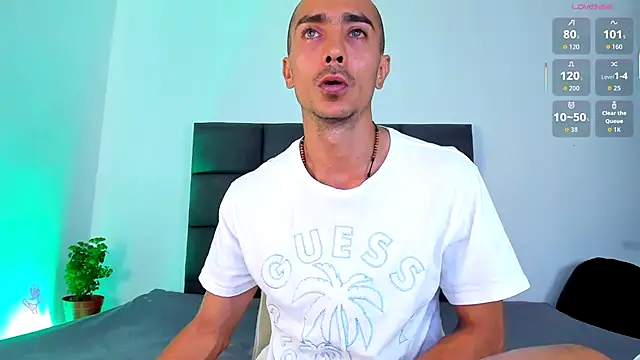 Snapshot of steven_hott8 chatting on December 15, 4:11 pm steven hott8 online show from December 15, 4:11 pm