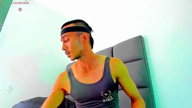 Snapshot of steven_hott8 chatting on March 22, 3:04 pm steven hott8 online show from March 22, 3:04 pm