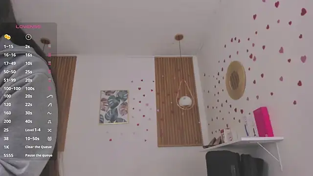 TiffanyWright online show from April 6, 12:28 pm