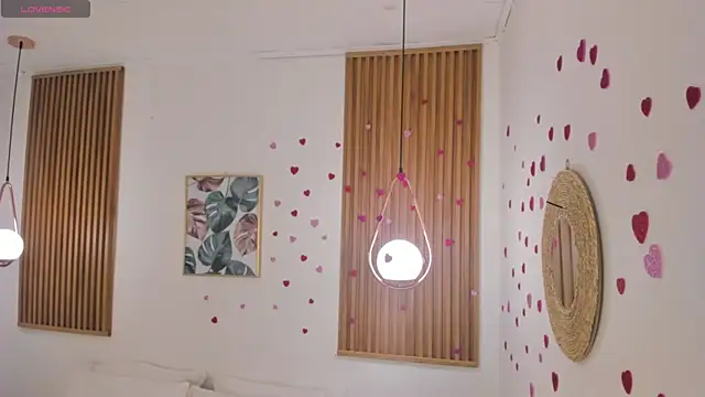 TiffanyWright online show from April 16, 1:34 pm