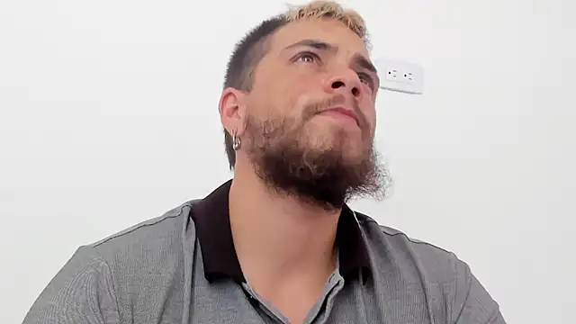 Snapshot of Beard_xox chatting on July 15, 8:25 pm Beard xox online show from July 15, 8:25 pm