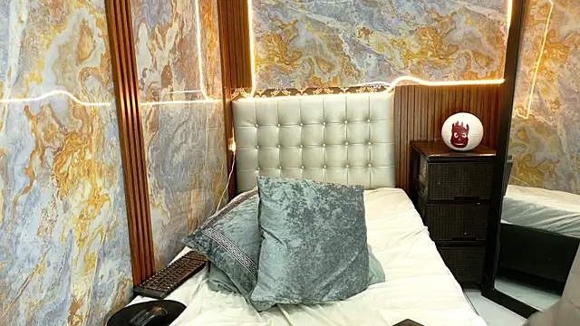  Jessi29  online show from October 8, 10:40 pm