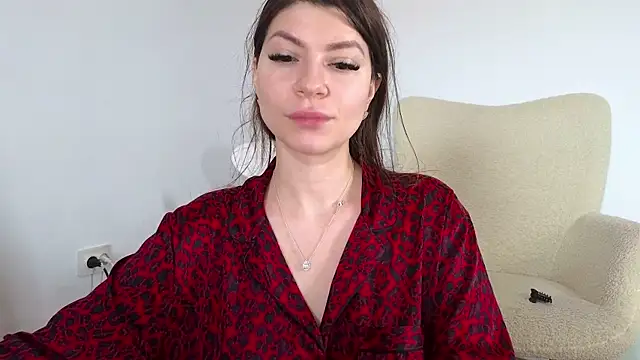 Jullyenn3 online show from January 6, 2:03 pm
