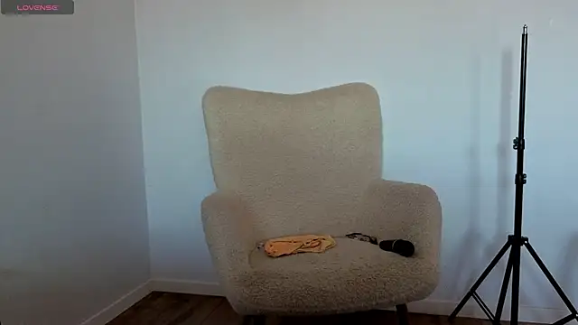 Jullyenn3 online show from May 14, 9:49 am