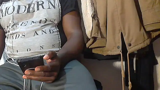 Snapshot of mmoiblack chatting on January 31, 11:14 pm mmoiblack online show from January 31, 11:14 pm