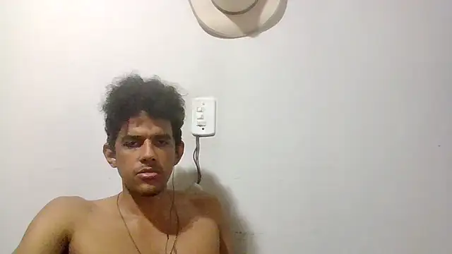 Snapshot of RenziTatte chatting on November 11, 7:47 pm RenziTatte online show from November 11, 7:47 pm