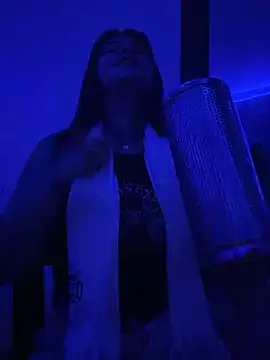 Snapshot of TifanyWhite_ chatting on December 2, 7:58 am TifanyWhite online show from December 2, 7:58 am