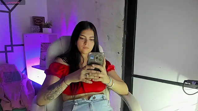 Snapshot of TifanyWhite_ chatting on January 25, 8:21 pm TifanyWhite online show from January 25, 8:21 pm