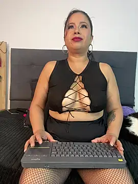 Leahstonee2 online show from January 31, 11:03 pm