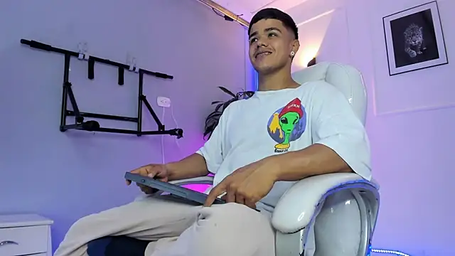 Rob saenz  online show from November 20, 1:33 pm