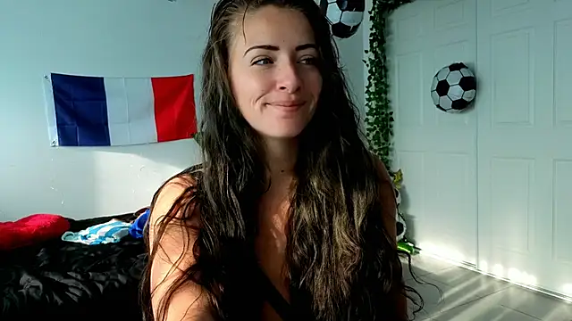 Snapshot of Sapphir3xoxo chatting on July 5, 12:23 pm Sapphir3xoxo online show from July 5, 12:23 pm