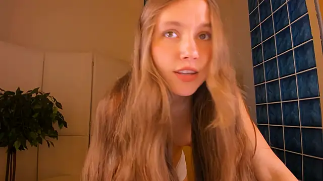 MaryannSoftt online show from October 18, 3:35 pm