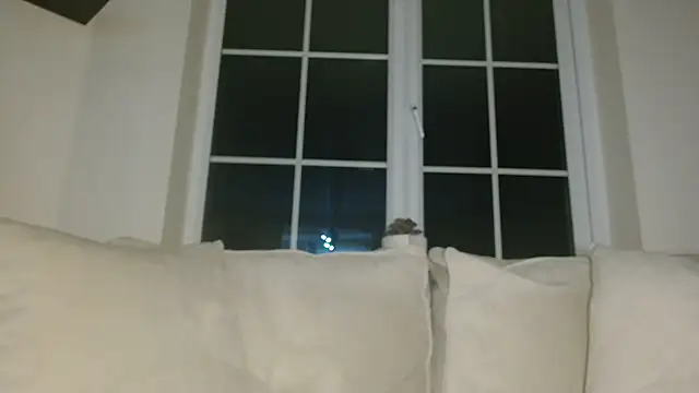 UKSYDNEYFOX online show from January 10, 6:20 am