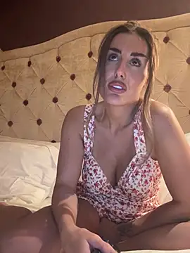 UKSYDNEYFOX online show from March 17, 5:38 pm