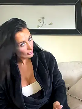 UKSYDNEYFOX online show from September 17, 1:35 pm