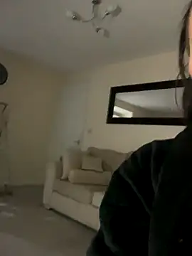 UKSYDNEYFOX online show from September 24, 8:01 pm