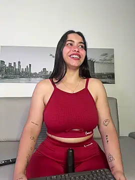 Snapshot of SophieRoyals chatting on May 29, 1:31 pm SophieRoyals online show from May 29, 1:31 pm