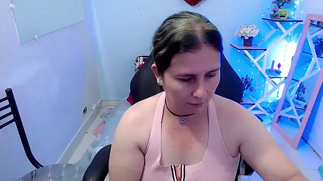 Snapshot of victoria_jones chatting on January 17, 11:48 am victoria jones online show from January 17, 11:48 am