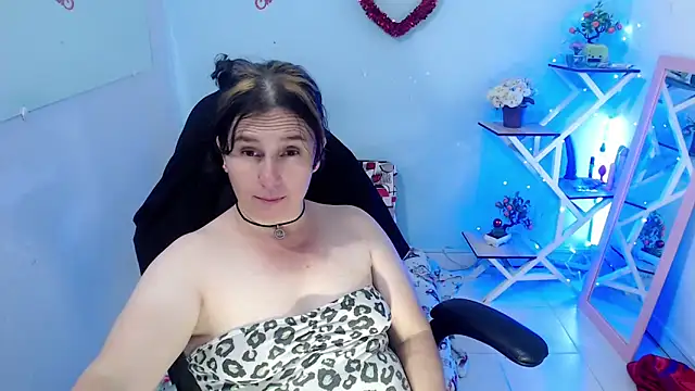 Snapshot of victoria_jones chatting on February 10, 2:21 pm victoria jones online show from February 10, 2:21 pm