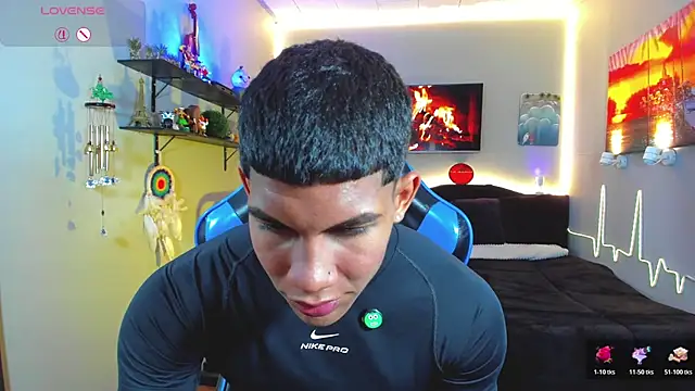 Snapshot of Damian_latinxxx chatting on June 22, 3:08 am Damian latinxxx online show from June 22, 3:08 am