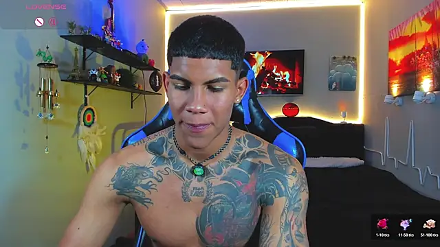 Snapshot of Damian_latinxxx chatting on June 22, 3:25 am Damian latinxxx online show from June 22, 3:25 am