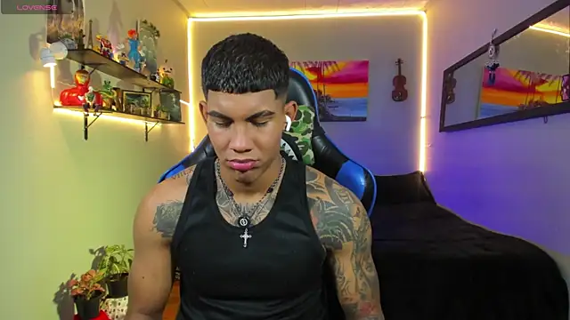 Snapshot of Damian_latinxxx chatting on July 9, 8:51 am Damian latinxxx online show from July 9, 8:51 am