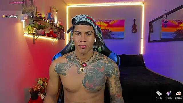 Snapshot of Damian_latinxxx chatting on July 14, 10:21 am Damian latinxxx online show from July 14, 10:21 am