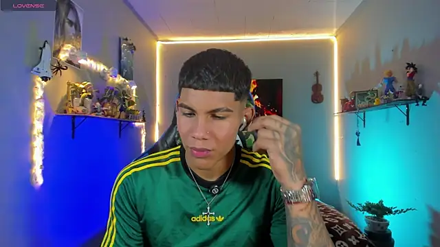 Snapshot of Damian_latinxxx chatting on July 21, 9:00 am Damian latinxxx online show from July 21, 9:00 am